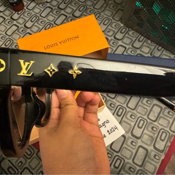 Bnew: Louis vuitton monogram sunglasses - Picture 7 of 9